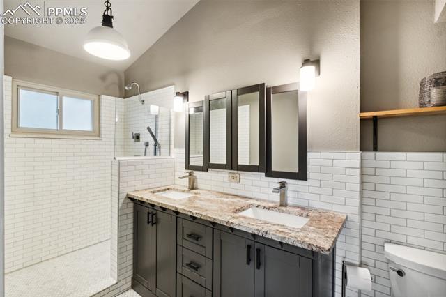 1800 Ridgeway Avenue