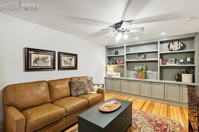 1800 Ridgeway Avenue