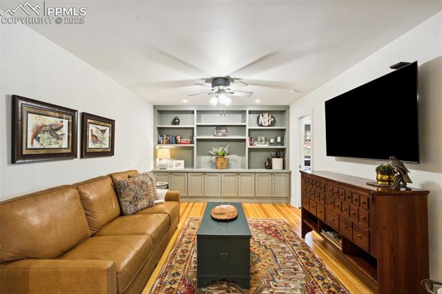 1800 Ridgeway Avenue