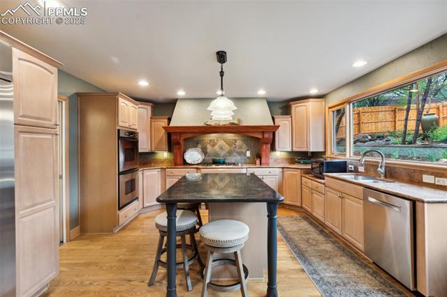 1800 Ridgeway Avenue