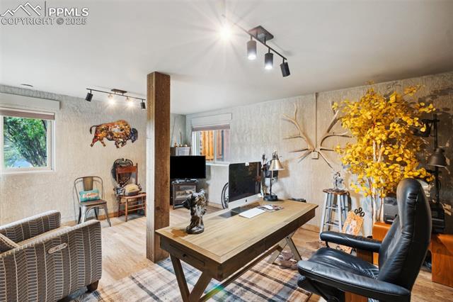 1800 Ridgeway Avenue