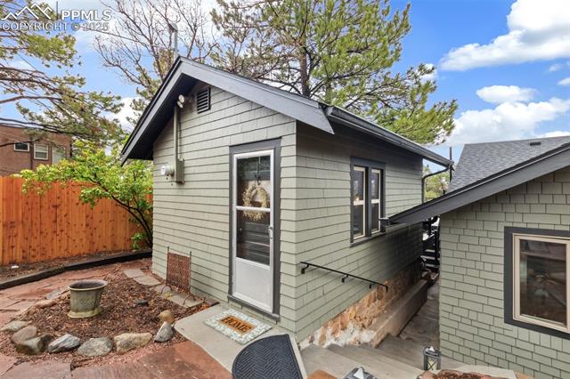 1800 Ridgeway Avenue