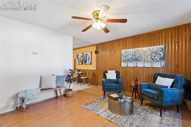 2111 S El Paso Avenue