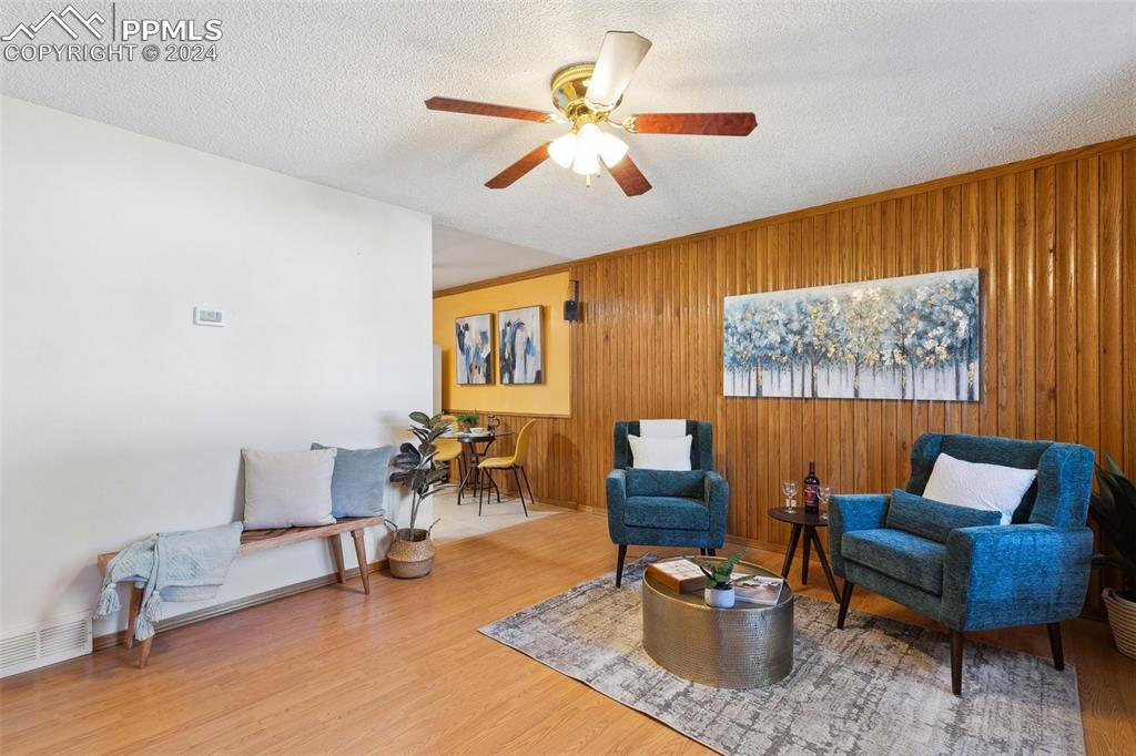 2111 S El Paso Avenue