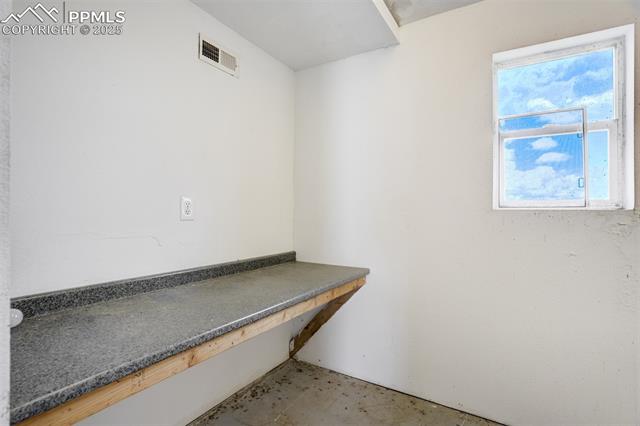 1435 Equestrian Point