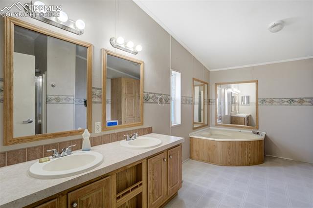 1435 Equestrian Point