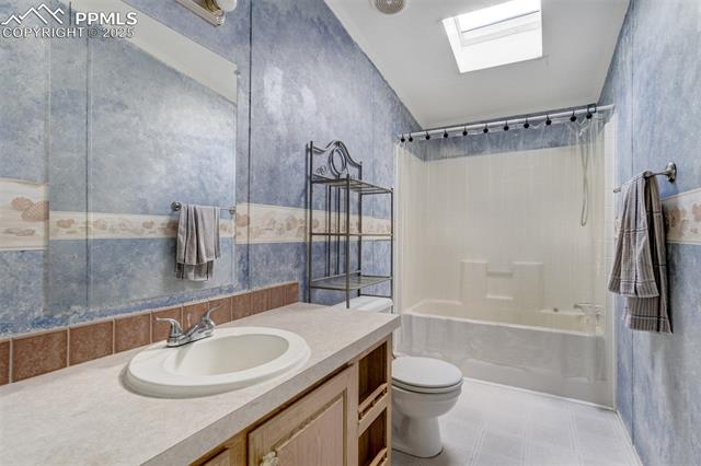 1435 Equestrian Point