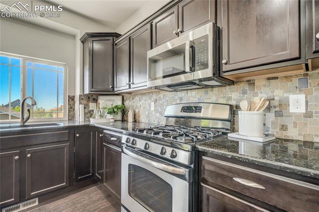 8079 Hollygrape Lane