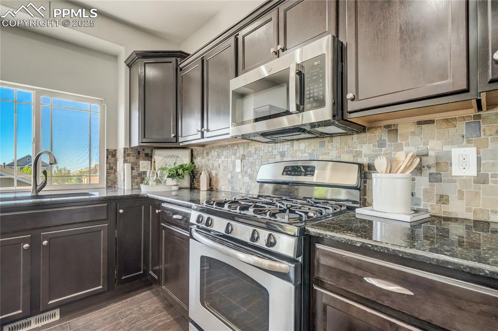8079 Hollygrape Lane