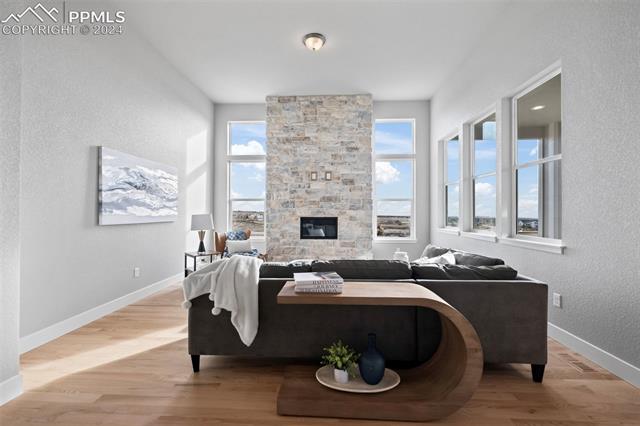 6421 Deco Drive