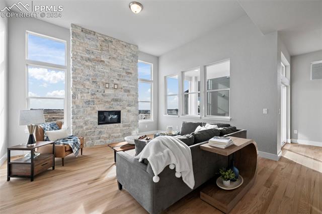 6421 Deco Drive