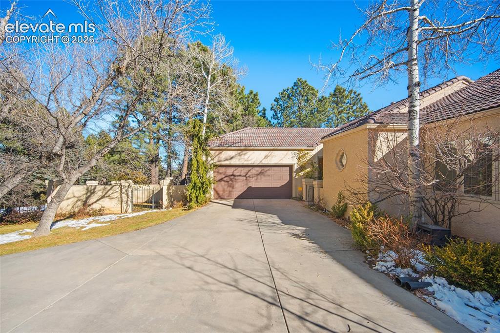 1425 W Cheyenne Mountain Boulevard