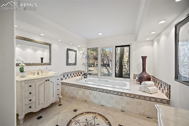 1425 W Cheyenne Mountain Boulevard