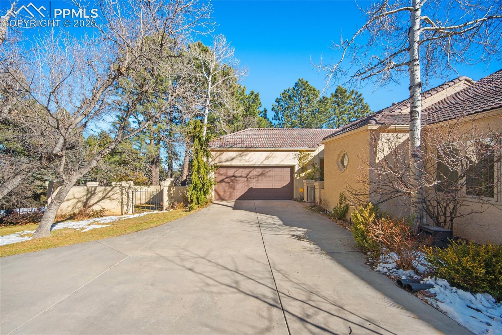 1425 W Cheyenne Mountain Boulevard