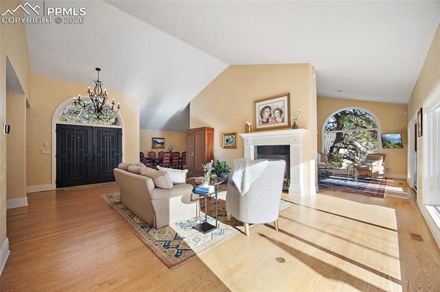 1425 W Cheyenne Mountain Boulevard