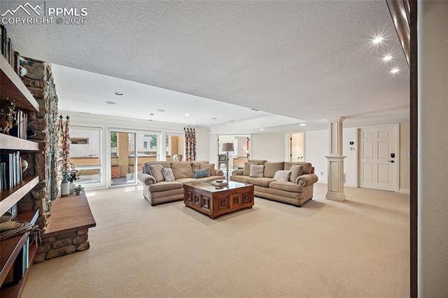 1425 W Cheyenne Mountain Boulevard