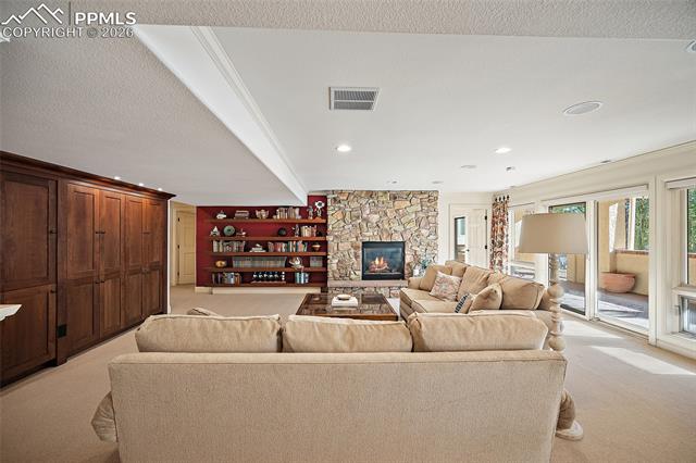 1425 W Cheyenne Mountain Boulevard