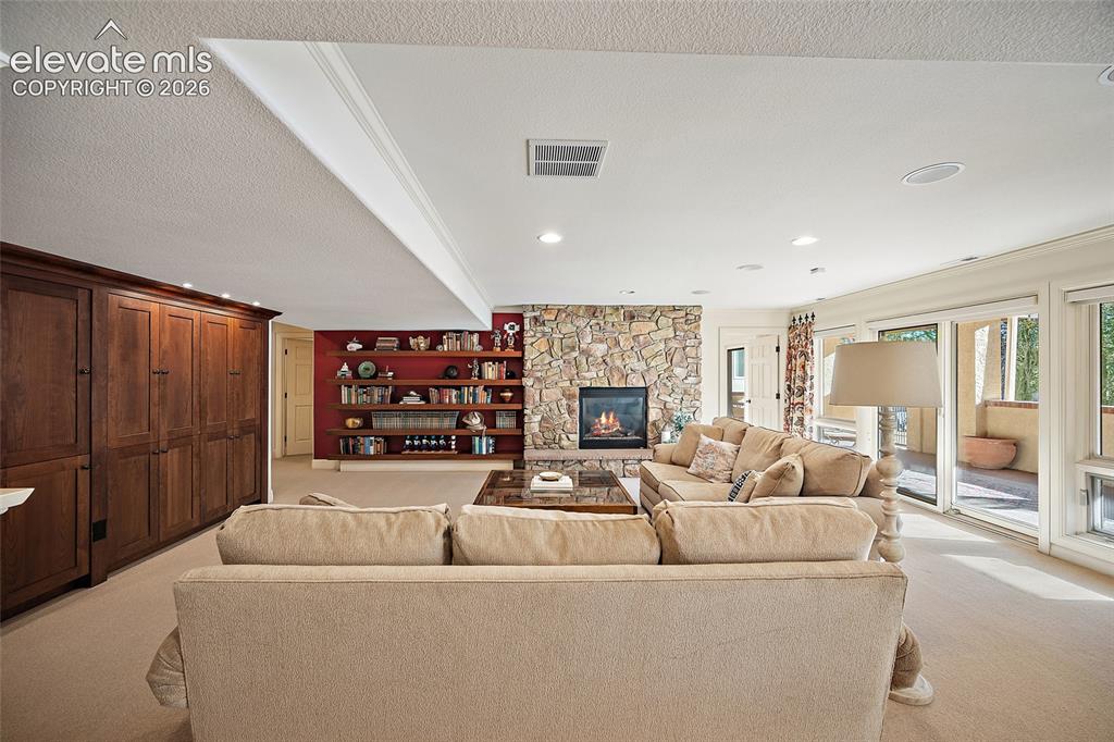1425 W Cheyenne Mountain Boulevard