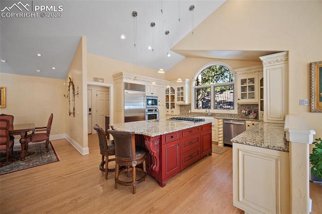 1425 W Cheyenne Mountain Boulevard