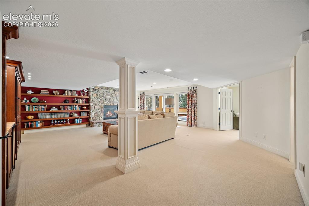 1425 W Cheyenne Mountain Boulevard