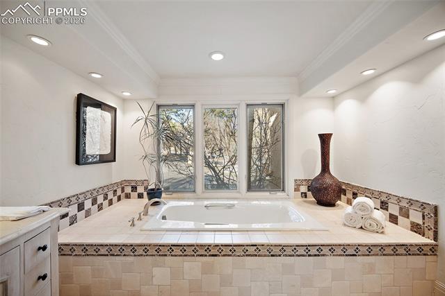 1425 W Cheyenne Mountain Boulevard