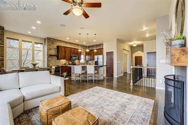 6048 Cumbre Vista Way