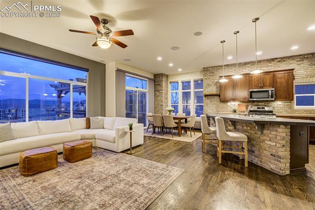 6048 Cumbre Vista Way