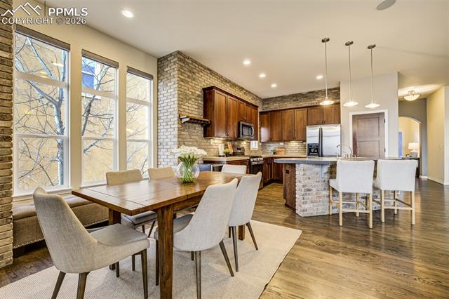 6048 Cumbre Vista Way