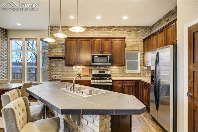 6048 Cumbre Vista Way