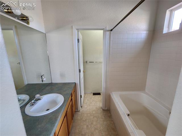 7163 Sand Crest View