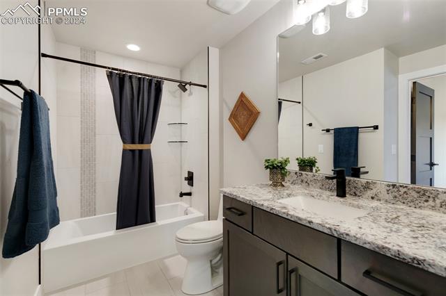 3825 Pinehurst Circle