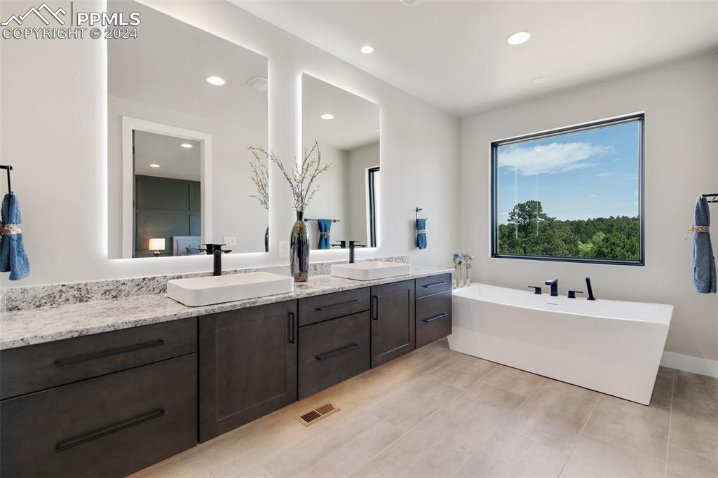 3825 Pinehurst Circle
