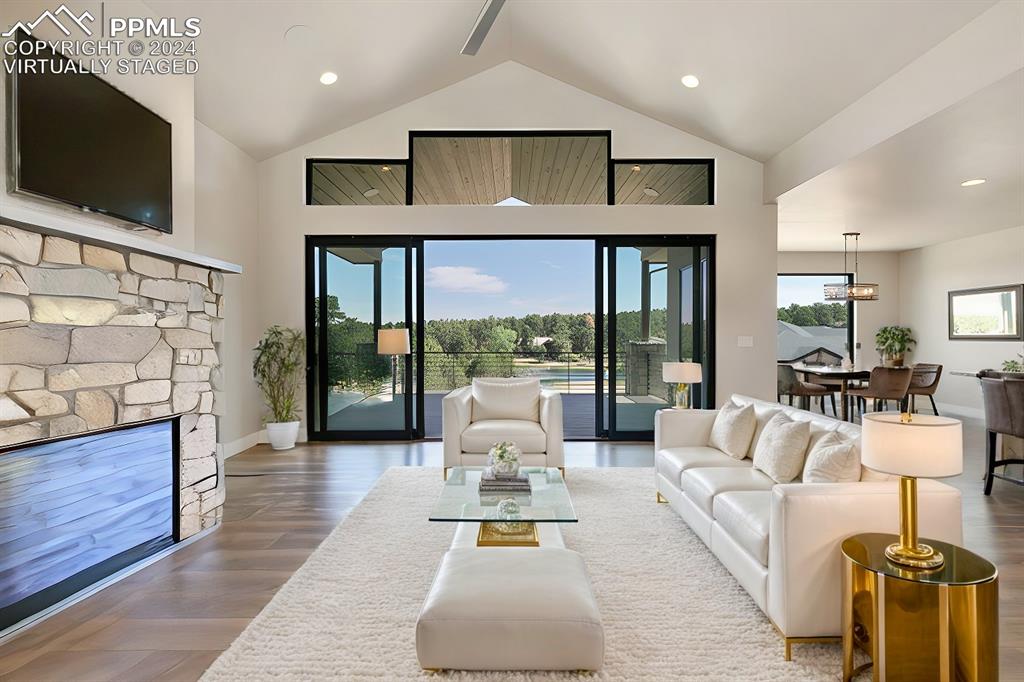 3825 Pinehurst Circle