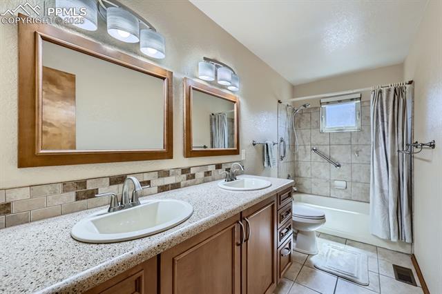 985 N War Eagle Drive