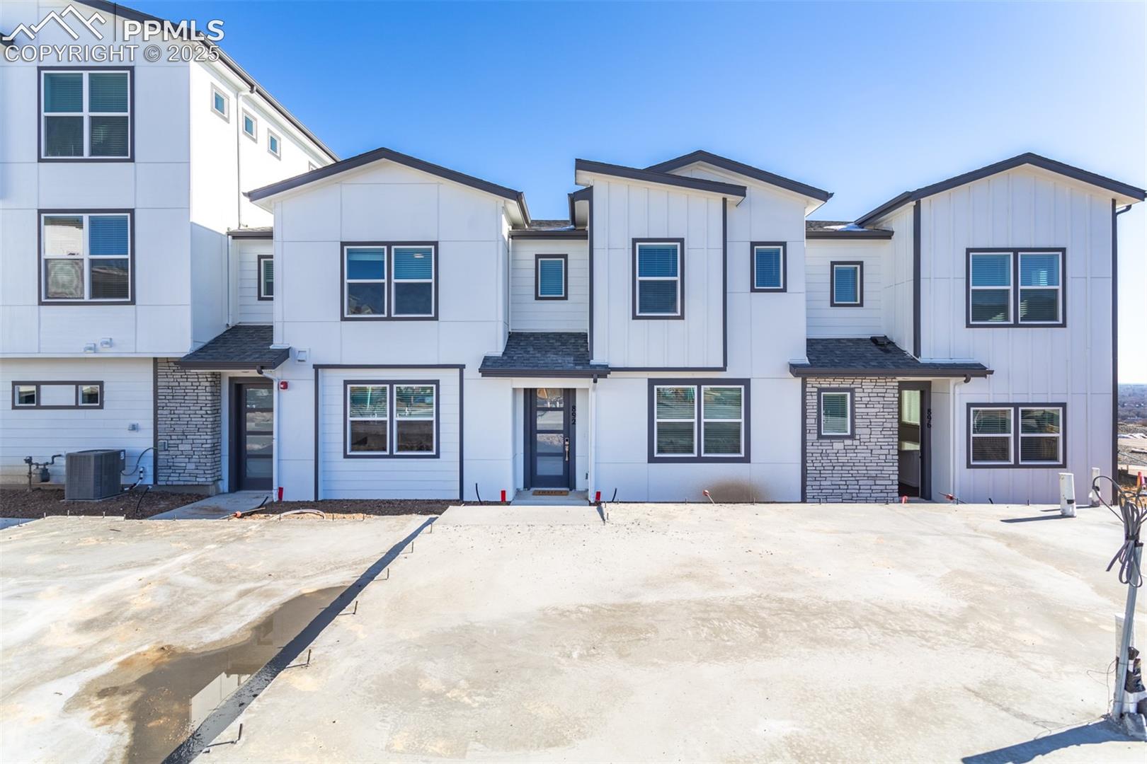 892 Beckton Heights