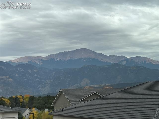 3341 Crest Hollow View