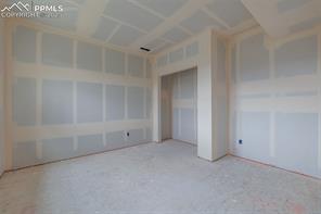 3341 Crest Hollow View