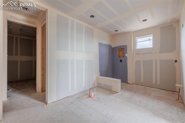 3341 Crest Hollow View