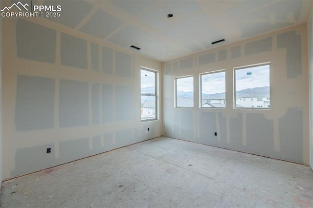 3341 Crest Hollow View