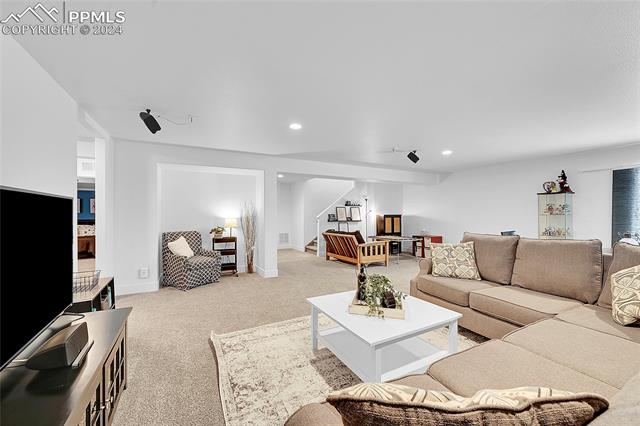 6937 Cumbre Vista Way