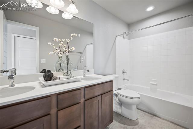6437 Deco Drive