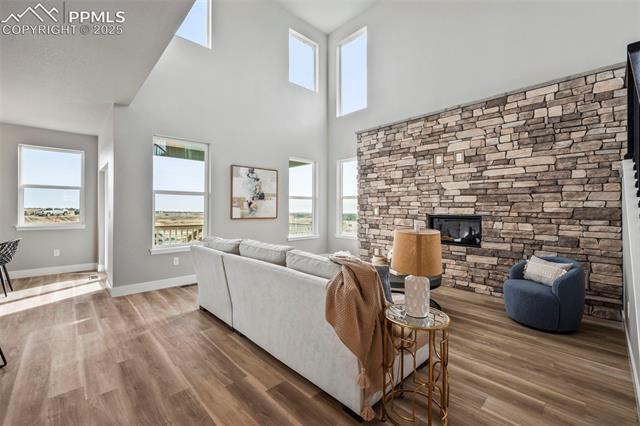 6437 Deco Drive