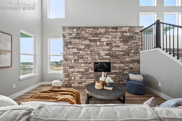 6437 Deco Drive