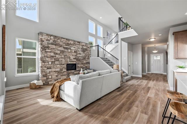 6437 Deco Drive