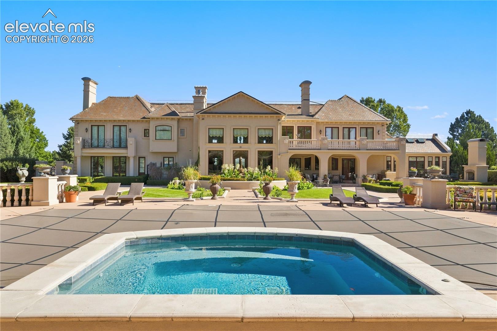 3590 Maison View