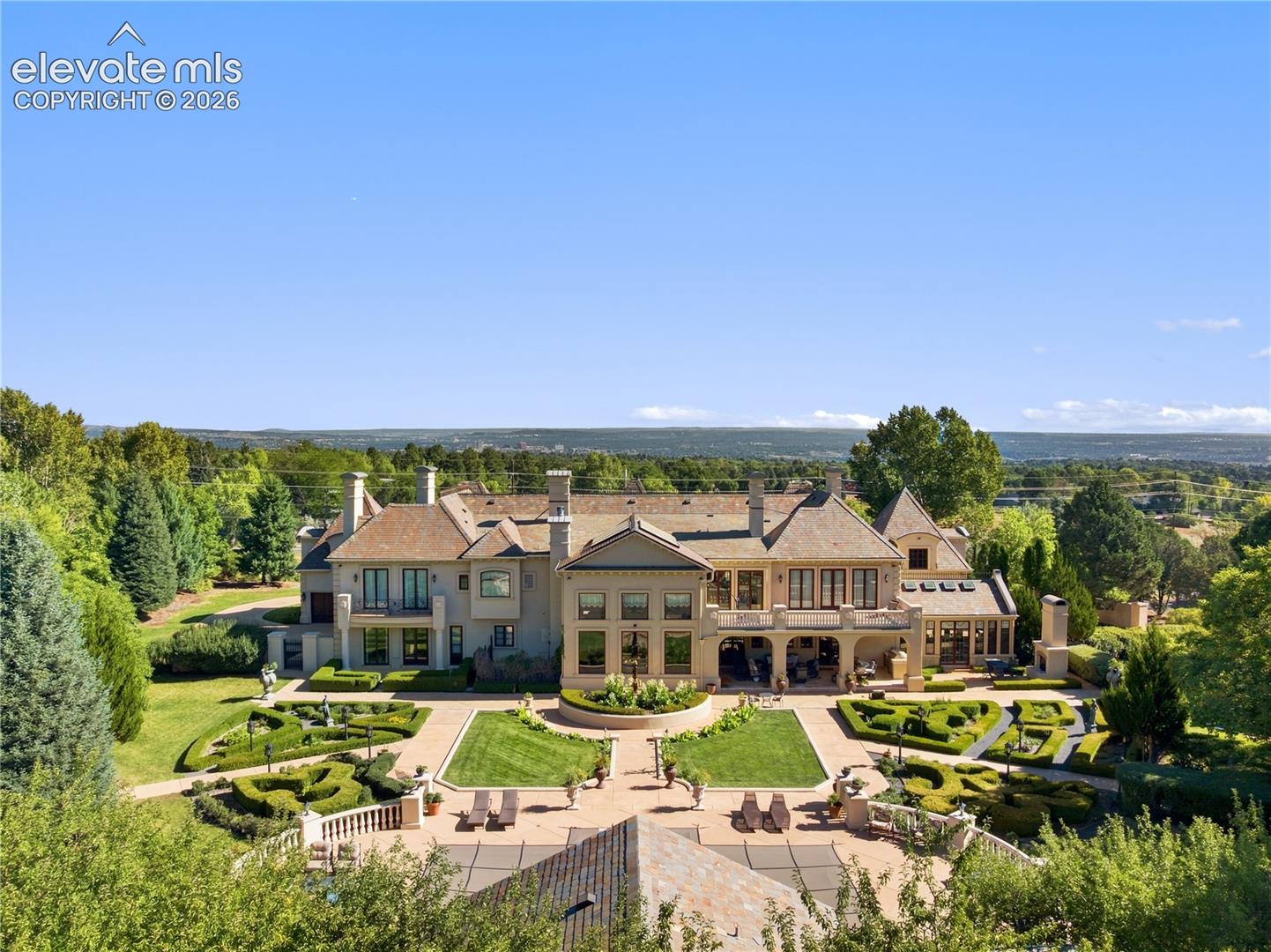 3590 Maison View