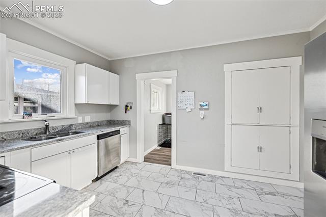 2407 E Willamette Avenue