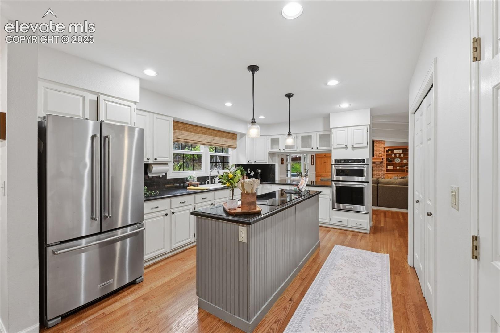 6914 Oak Valley Drive