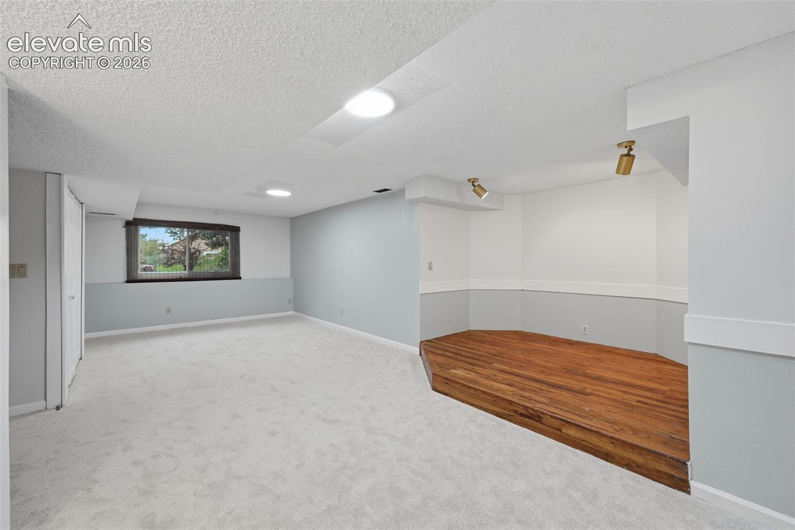 6914 Oak Valley Drive