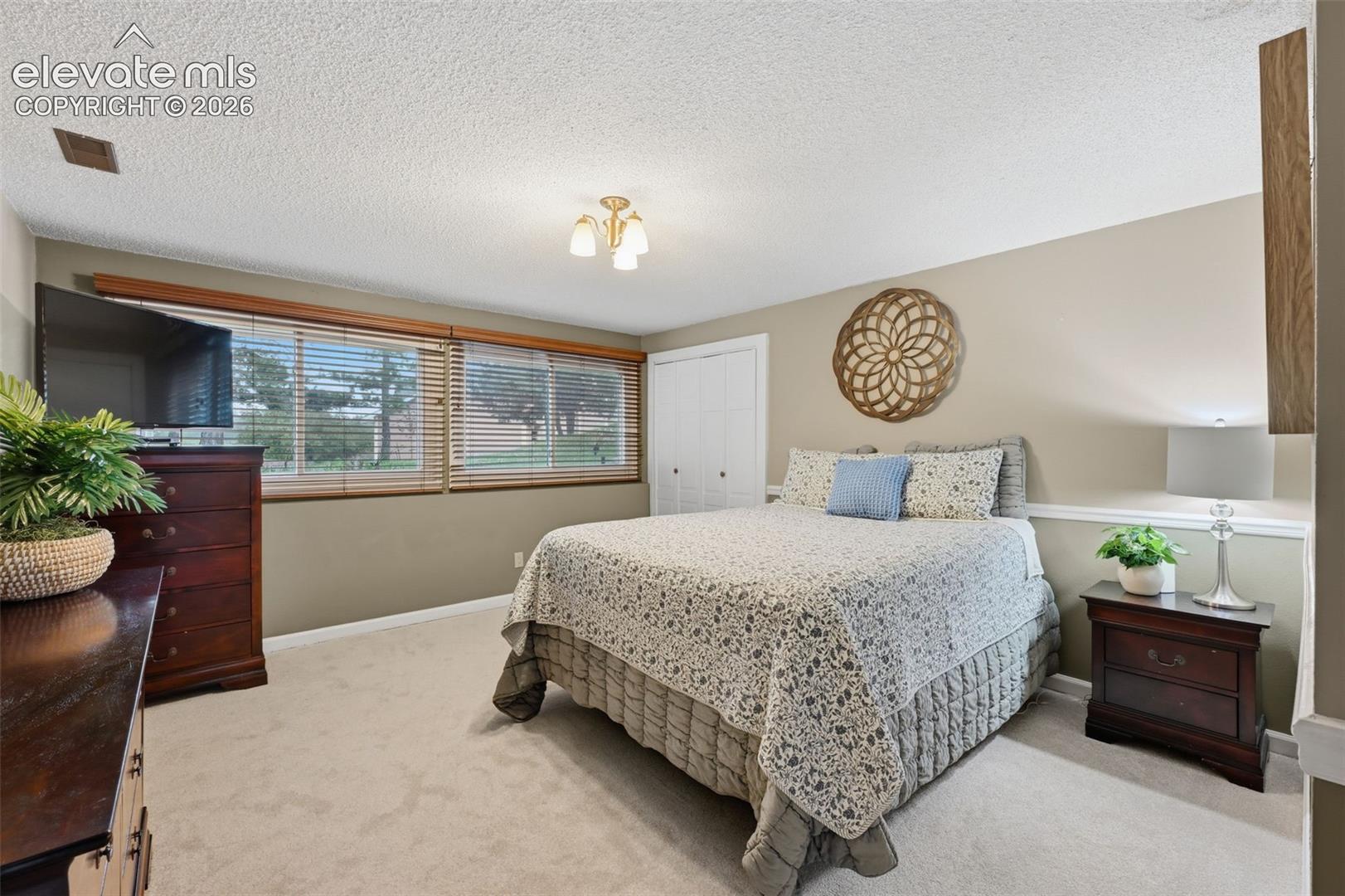 6914 Oak Valley Drive